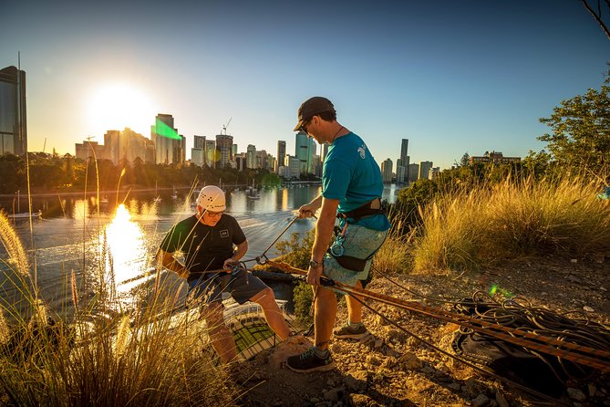 Abseiling the Kangaroo Point Cliffs in Brisbane - Learning to trust the rope