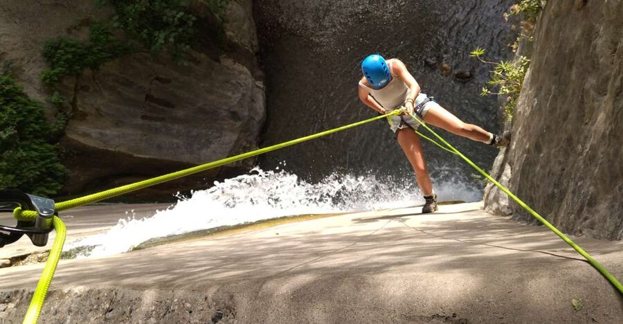 Adventure Cahorros, Monachil/ Climbing and abseiling Granada - Suspension bridges and the first views
