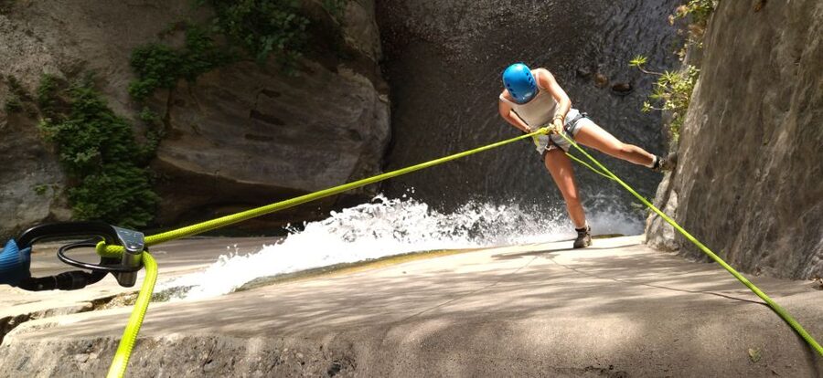 Adventure Cahorros, Monachil/ Climbing and abseiling Granada - Inside the small vertical cavern