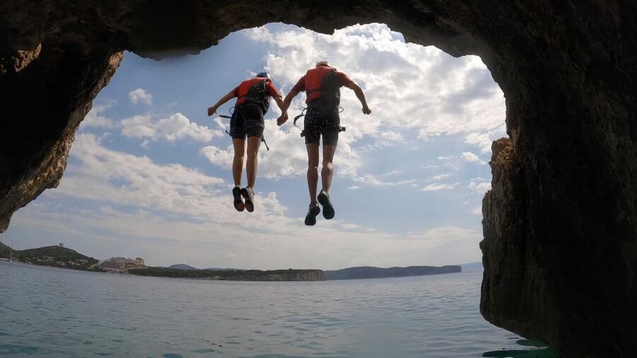 Alghero: Coasteering at Cala Dragunara in Porto Conte Park - Following the 500-meter sea trail