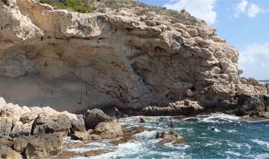 Alicante: Coasteering Adventure on Torres de la Villajoyosa - What the guides add to the outing