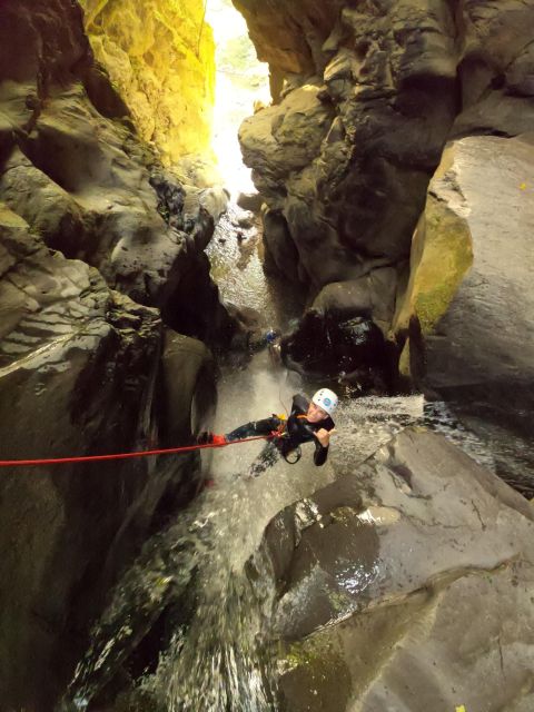 Azores: Canyoning in Salto do Cabrito - The warm-up walk and first look at the canyon