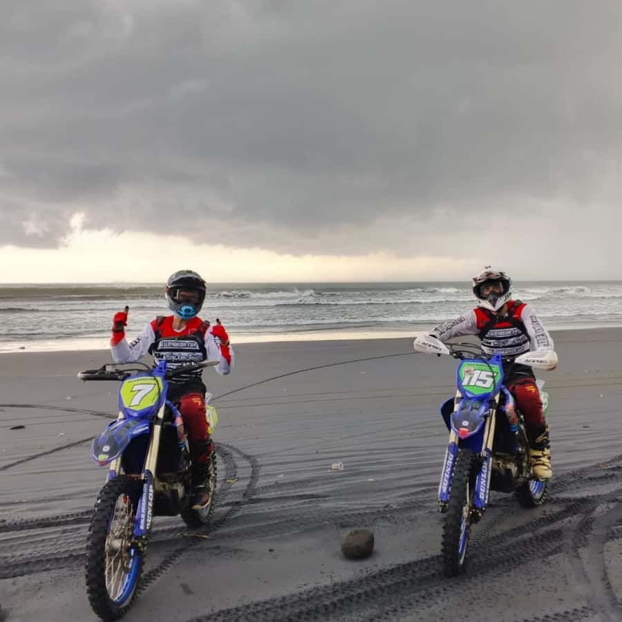 Bali: Extreme Dirt Bike Experience in Nature - Open fields and a possible beach finish