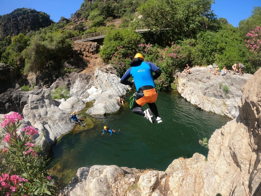 Benahavís: Canyoning Guided Tour at Guadalmina River - Reaching the Guadalmina River from Benahavís