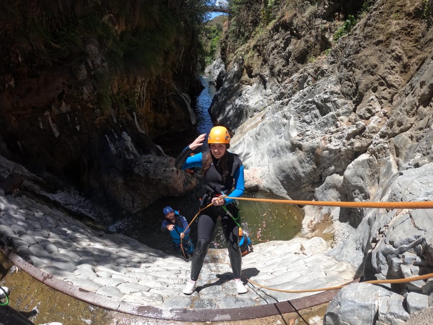 Benahavís: Canyoning Guided Tour at Guadalmina River - Optional jumps, from confidence-building to thrilling