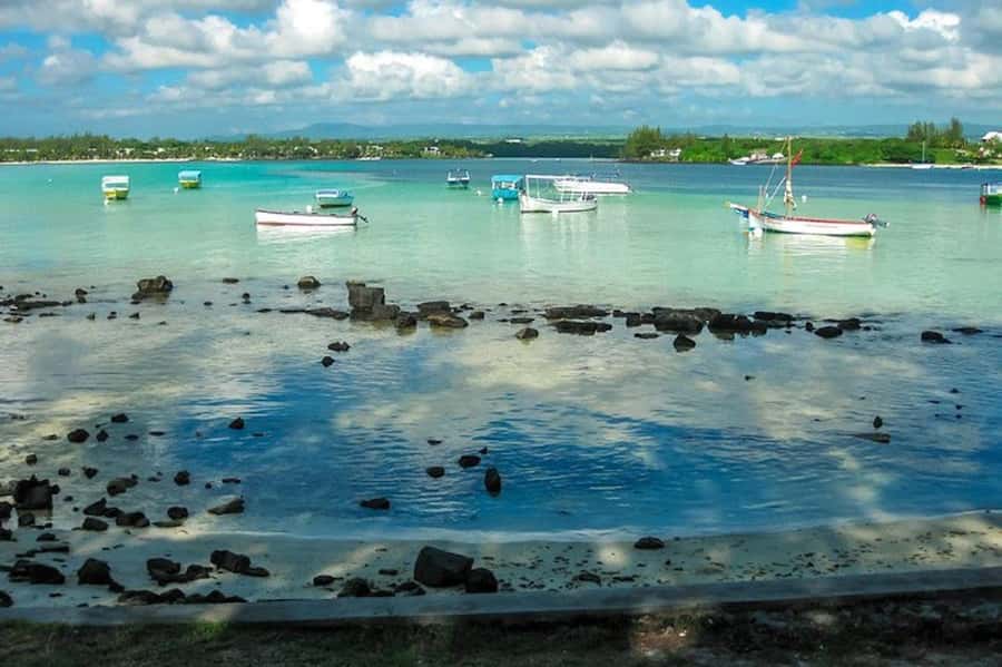 Blue Bay Glass Bottom Boat, Adventure Park & Gris Gris - Blue Bay Marine Park starts the day in the water