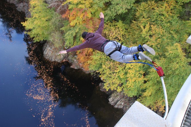 Bungee jump from 40 meters in the stunning valley of Killiecrankie, Scotland - The safety briefing and the Highland Fling crew