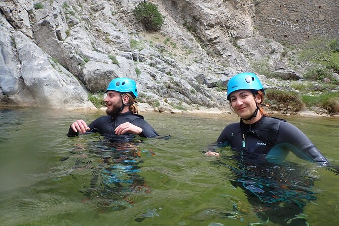 Canyoning descent of the Galamus Gorge - The easy approach walk across the gorge