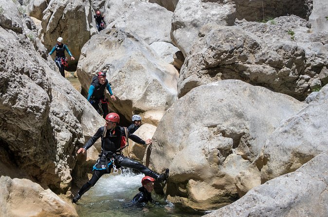 Canyoning descent of the Galamus Gorge - Walking the river to the first pools