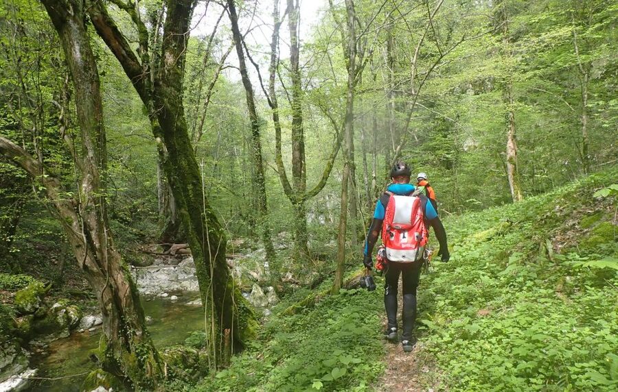 Canyoning Furon upper part : Vercors - Grenoble - Getting fitted for the water