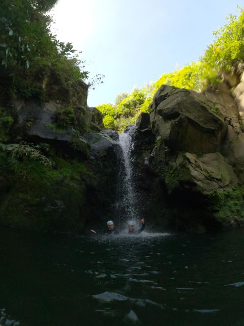 Canyoning in Ribeira dos Caldeirões - Six waterfalls, several ways to get down