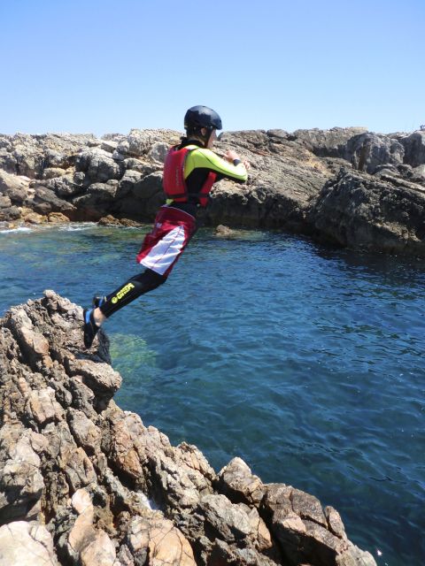 Coasteering Algarve: Cliff Jump, Swim & Climb in Sagres - Walking back along the cliffs