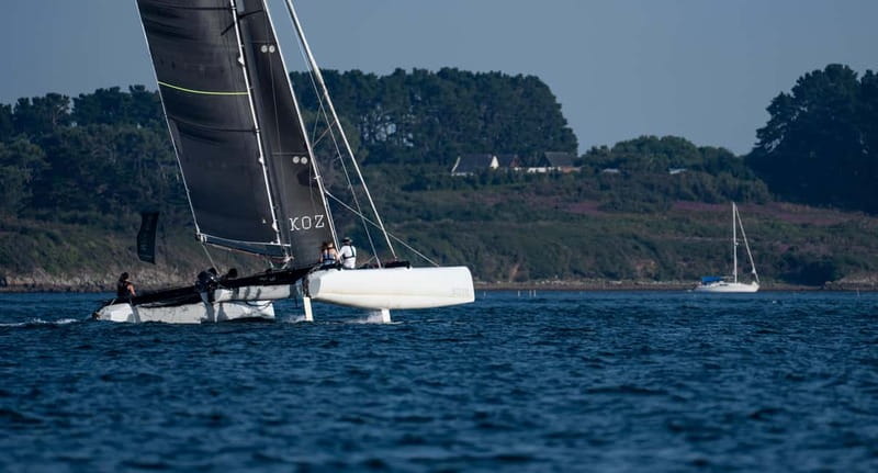 Embark at Larmor-Baden to discover our Extreme 40 catamaran - Sailing among the islands of the Gulf of Morbihan