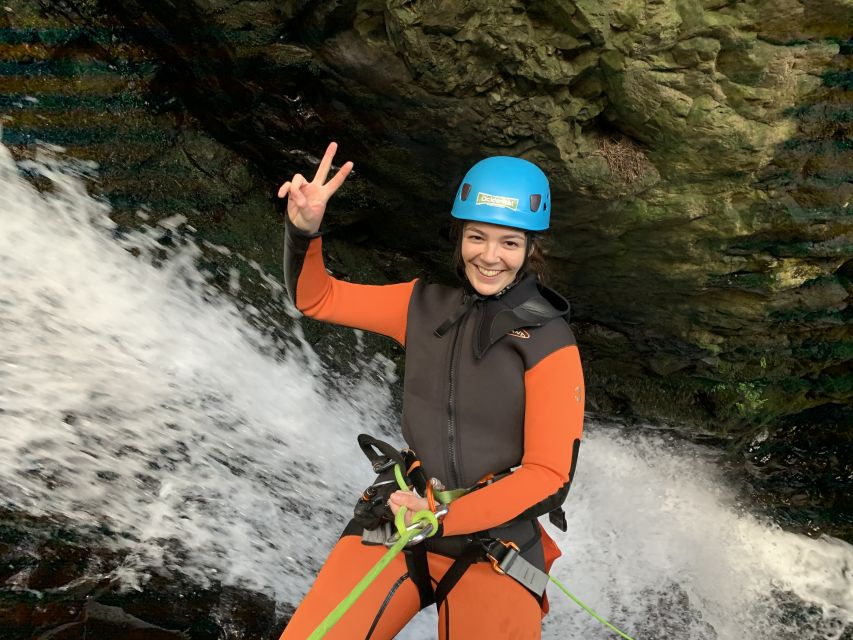 Flores: Canyoning with a Guide and Snack - Ilhéus Inferior - Hiking and swimming through the gorge