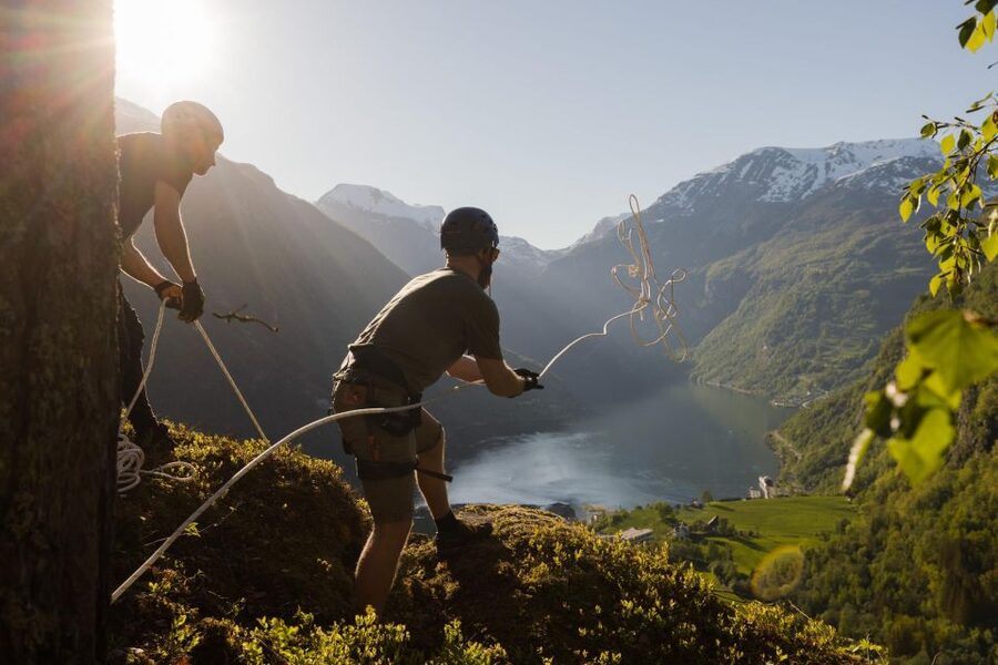 Geiranger: Rappelling tour with epic view - Rappelling with Geiranger below you