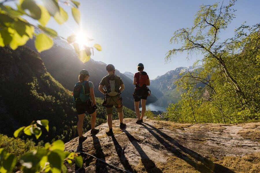 Geiranger: Rappelling tour with epic view - Starting at the Dynamite Waterfall office