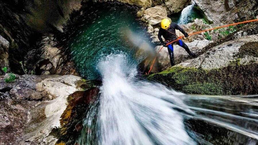 Granada: Family Canyoning in Río Verde - The Río Verde experience at a glance
