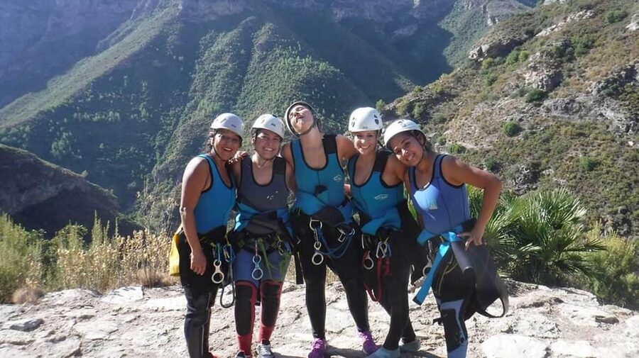 Granada: Family Canyoning in Río Verde - Who should book this canyoning trip?