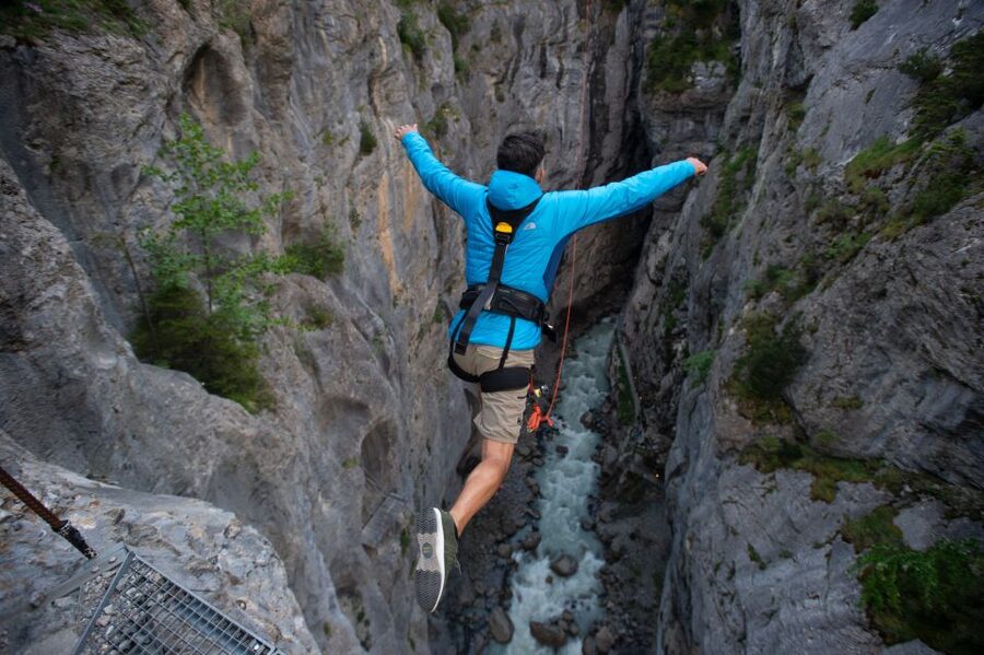 Interlaken: Canyon Swing in Grindelwald - The walk to the 90-meter platform