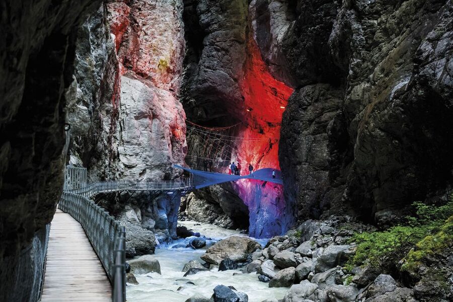 Interlaken: Canyon Swing in Grindelwald - The freefall and canyon swing