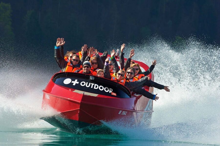 Interlaken: Scenic Jetboat Ride on Lake Brienz - What the spins actually feel like
