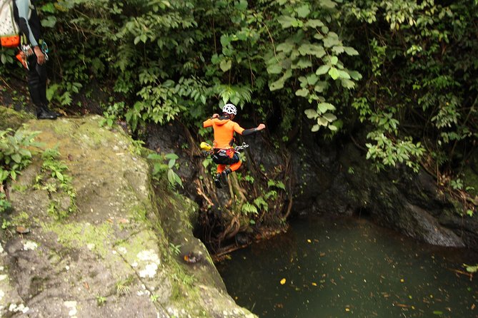Intermediate canyoning trip in Bali " Samba canyon " - Lunch, footage, and the return trip