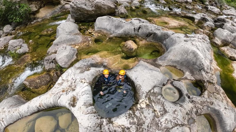 Iz Omisa: Extremni Canyoning na rijeci Cetini/ Free photos - From Omiš to Zadvarje in 45 minutes