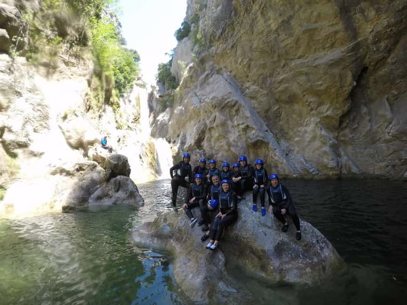 Iz Omisa: Extremni Canyoning na rijeci Cetini/ Free photos - Gubavica waterfall and the cave in its heart