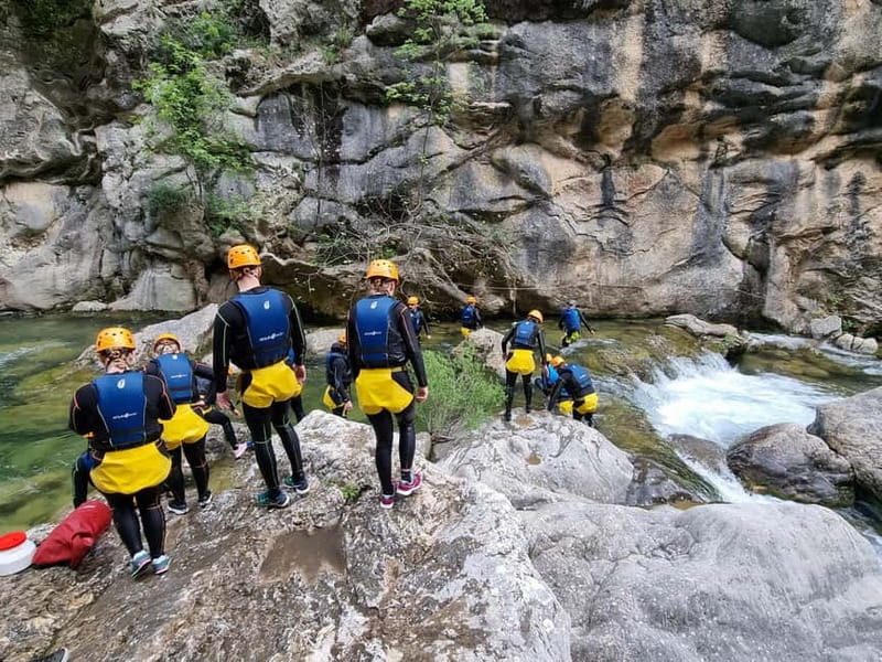 Iz Omisa: Extremni Canyoning na rijeci Cetini/ Free photos - A small group and a hands-on guide