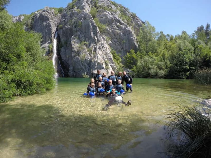 Iz Omisa: Extremni Canyoning na rijeci Cetini/ Free photos - A short viewpoint stop before the canyon