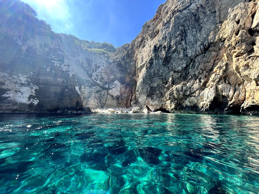 Jávea: Cala Portixol Kayak Tour with Snorkel & Cliff Jumping - Paddling toward Cala el Pom