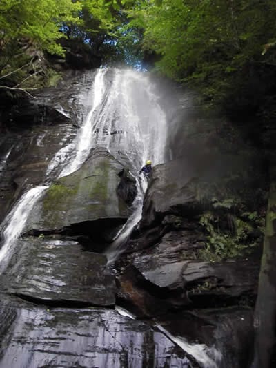 Join Splash White Water Rafting Canyoning Tour - The 20-minute ride to Keltneyburn