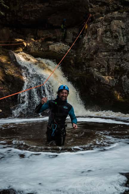 Kelowna: Adrenaline Canyoning Tour - Rappels, slides, and cold pools