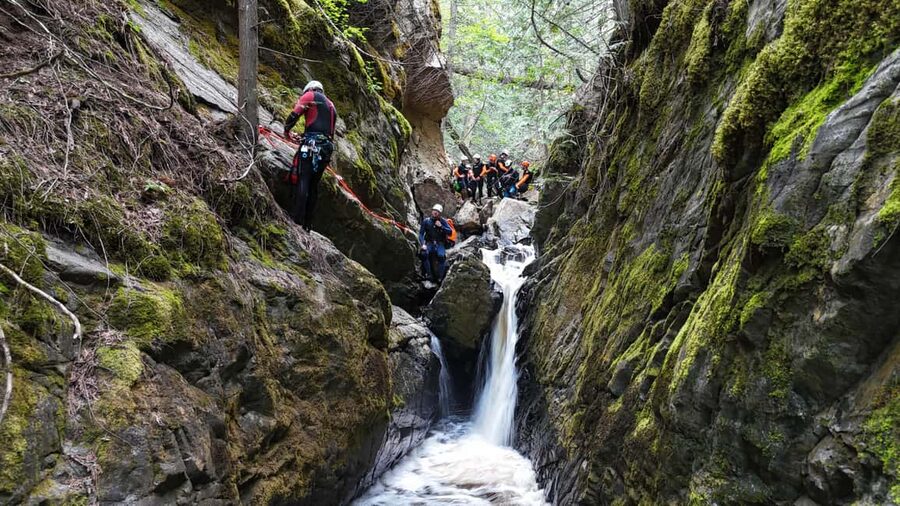 Kelowna: Adventure Canyoning Tour - A 15-minute walk leads toward the canyon
