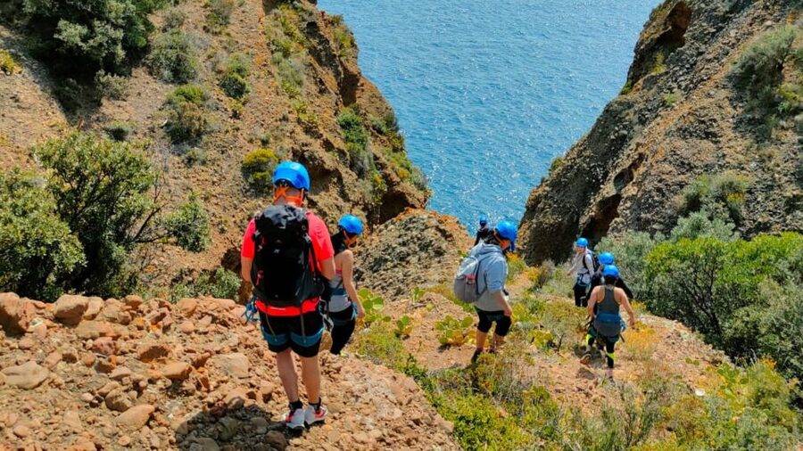 La Ciotat : Via Ferrata in the calanques of La Ciotat - Moving along the cliff above the Mediterranean