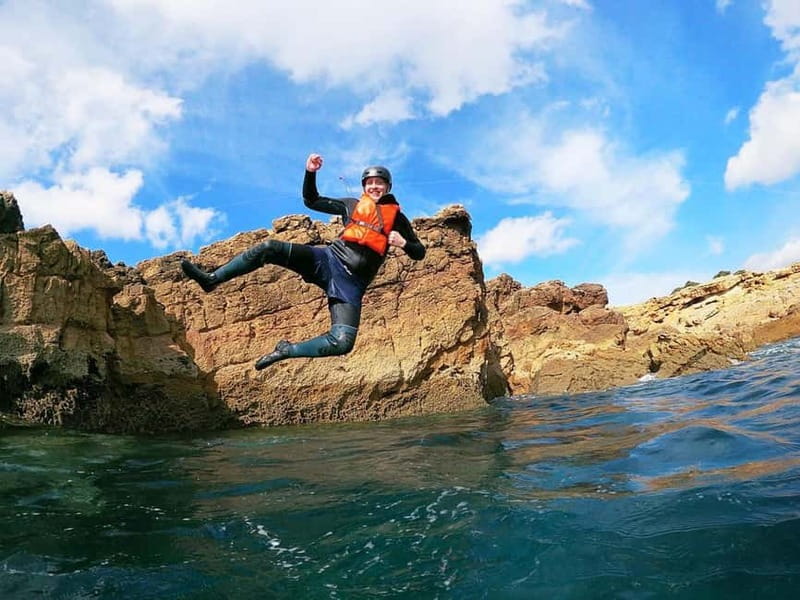 Lagos: Algarve Coasteering and Snorkeling Adventure - The 15-minute safety briefing at Ingrina Beach