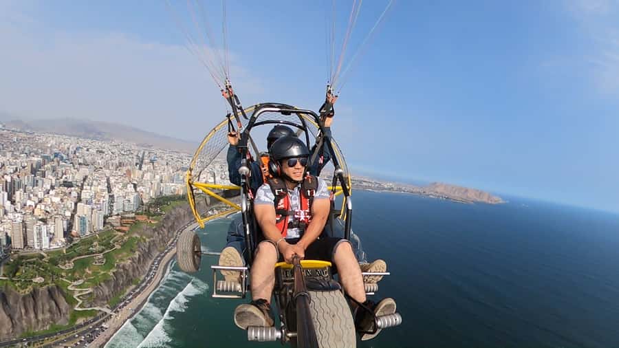 Lima: Paramotor in Costa verde | Adrenaline in the air | - Ten to Thirteen Minutes Above Lima