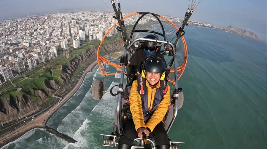 Lima: Paramotor in Costa verde | Adrenaline in the air | - Aerial Maneuvers for an Extra Rush