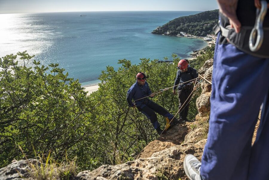 Lisbon: Via Ferrata Setubal's Arrábida Natural Park - Reaching the rocks at Fenda da Arrábida
