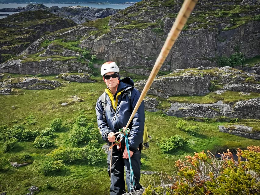 Lofoten: Full Day Combo tour, (kayaking and rappelling) - Who should book this six-hour adventure?