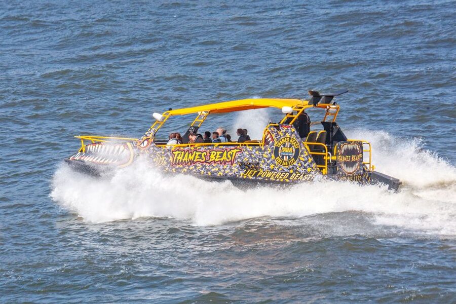 London: 40-Minute Thames Beast Jetboat Tour - What the small boat changes