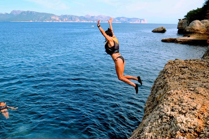 Mallorca: Kayaking, Sea Cave, Cliff Jumping & Snorkel Tour - How the guides handle a mixed group