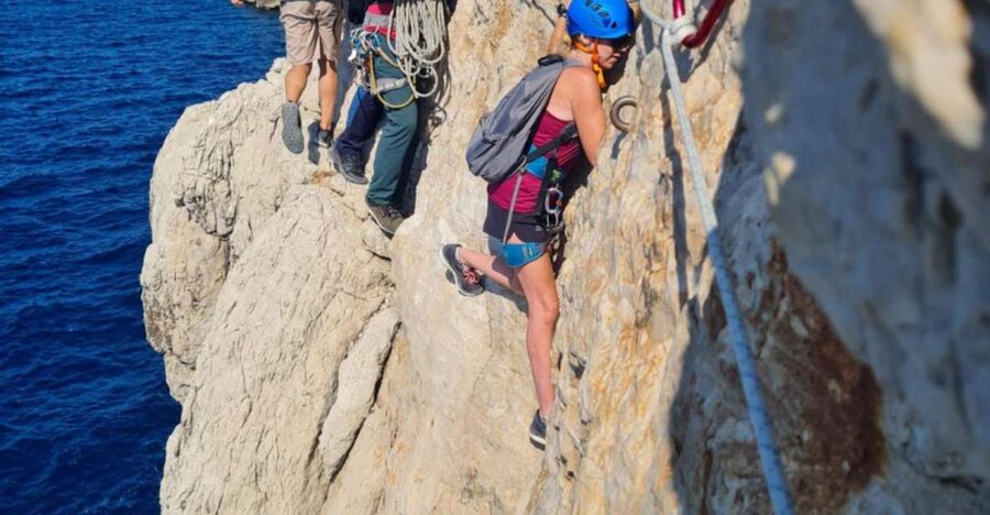 Marseille : Via Ferrata in the calanque of Sormiou - The briefing with Monde Vertical