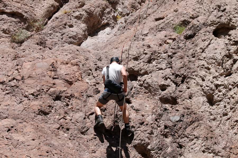 Mendoza: Trekking, Abseiling and Zipline - Crossing the Mendoza River by zipline