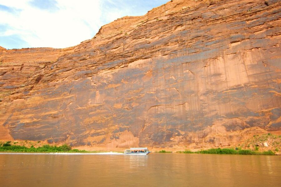 Moab: 3-Hour Jet Boat Tour to Dead Horse Point State Park - Base Camp Adventure Lodge and the long river stretch