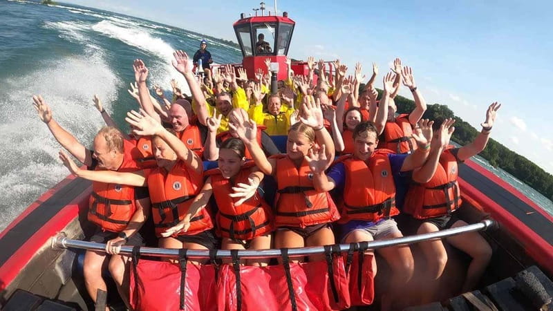 Montreal: Jet Boating on the Lachine Rapids - The return toward downtown Montreal