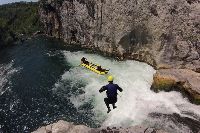 Multi Adventure Experience - Rafting with elements of canyoning - Rafting through the Cetina River canyon