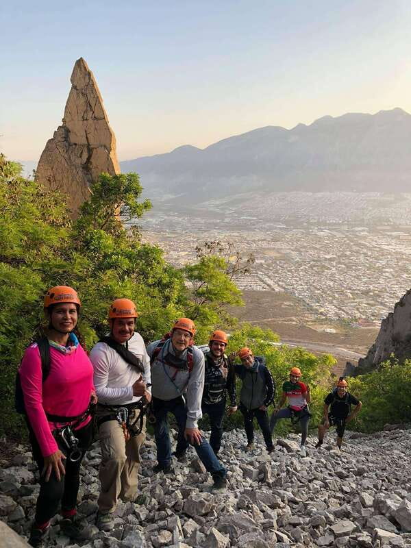 Nido de Aguiluchos: Hiking, rappel and breathtaking photos - A 10-meter chimney and the start of the descent