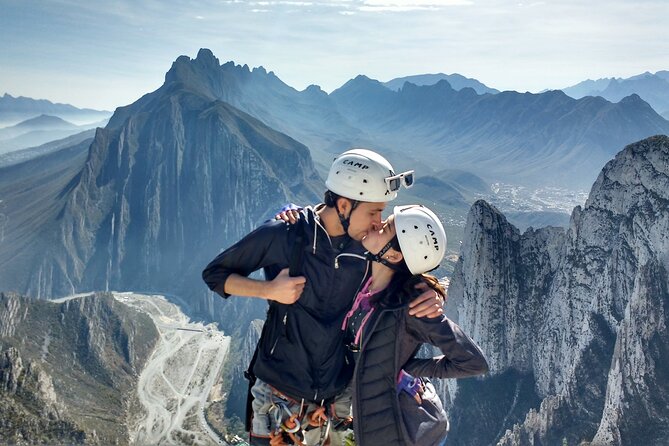 Nido de los Aguiluchos, Monterrey: Hiking + Rock Climbing + 3 Rappels - The 5:00 a.m. meeting point and ride into Huasteca