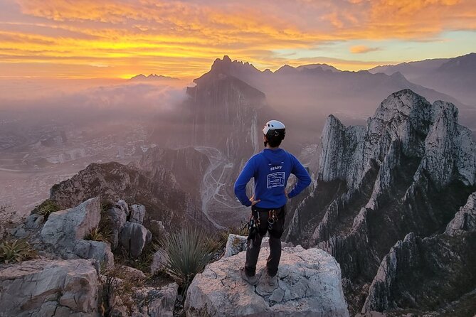 Nido de los Aguiluchos, Monterrey: Hiking + Rock Climbing + 3 Rappels - Metal rungs, cables, and the ridge traverse